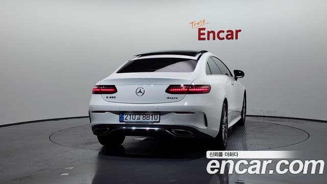 Mercedes-Benz E-Class 2023 — Photo 5/20