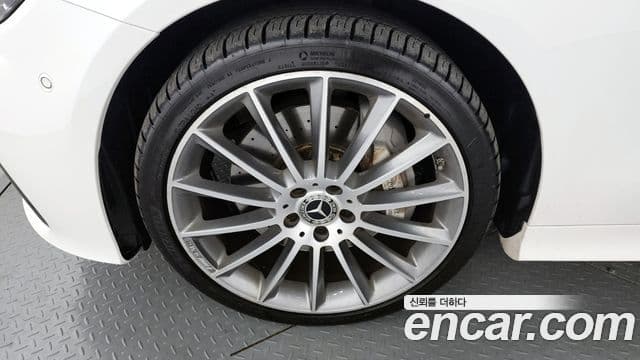 Mercedes-Benz E-Class 2023 — Photo 6/20