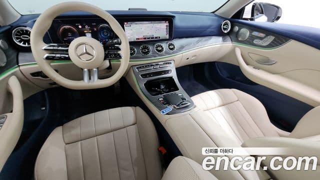 Mercedes-Benz E-Class 2023 — Photo 13/20