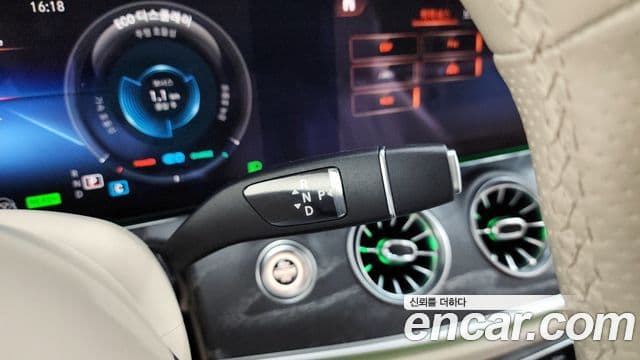 Mercedes-Benz E-Class 2023 — Photo 9/20