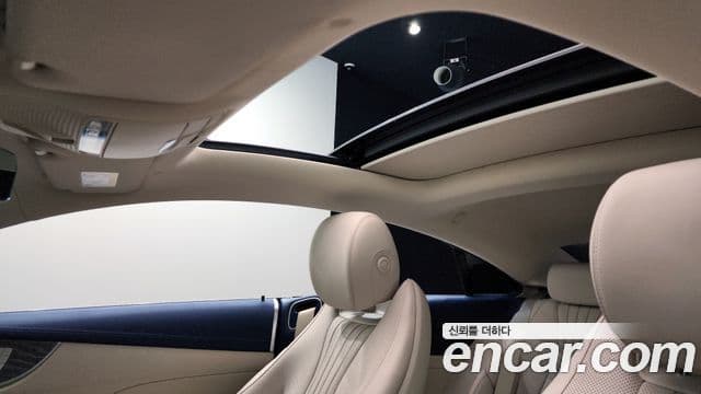 Mercedes-Benz E-Class 2023 — Photo 8/20