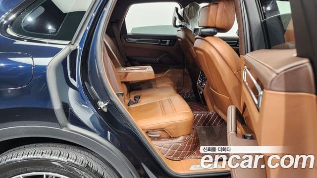 Porsche Cayenne 2019 — Photo 3/20