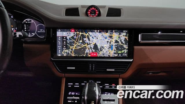 Porsche Cayenne 2019 — Photo 2/20