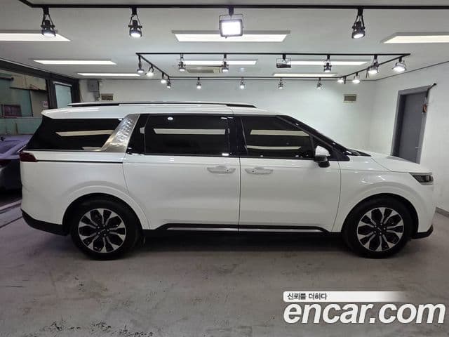 Kia Carnival 2023 — ფოტო 3/20