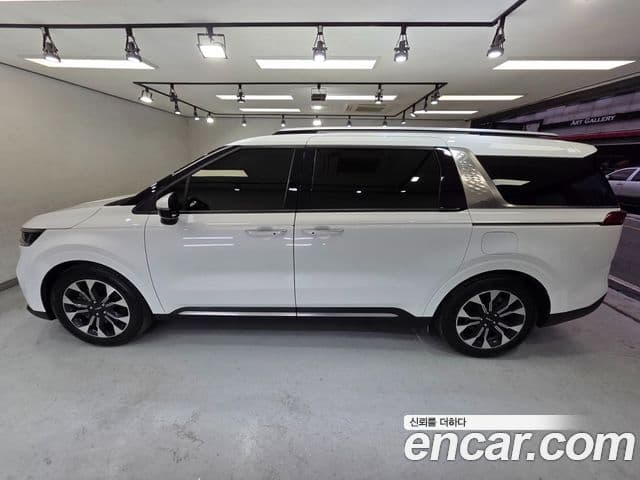 Kia Carnival 2023 — ფოტო 7/20
