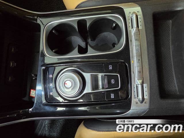 Kia Carnival 2023 — ფოტო 17/20