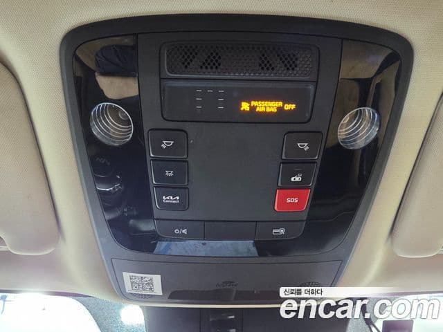 Kia Carnival 2023 — ფოტო 18/20