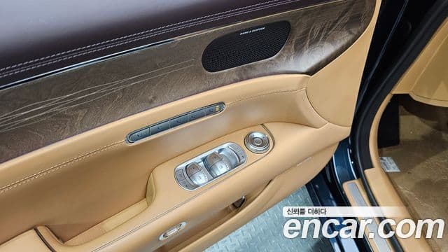 Genesis G90 2022 — ფოტო 19/20