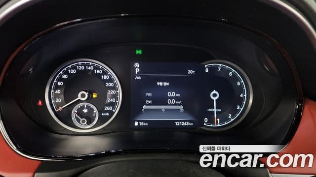 Genesis GV70 2021 — ფოტო 14/20