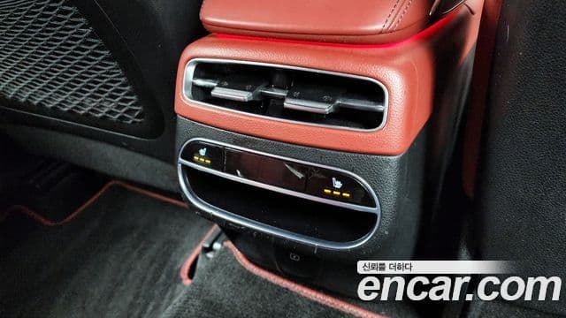 Genesis GV70 2021 — ფოტო 15/20