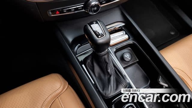 Volvo XC60 2019 — Şəkil 9/20