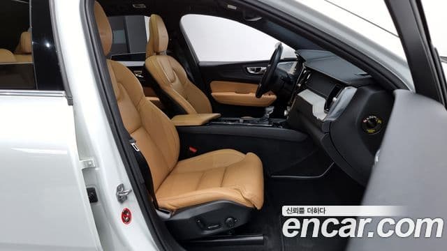 Volvo XC60 2019 — Şəkil 11/20