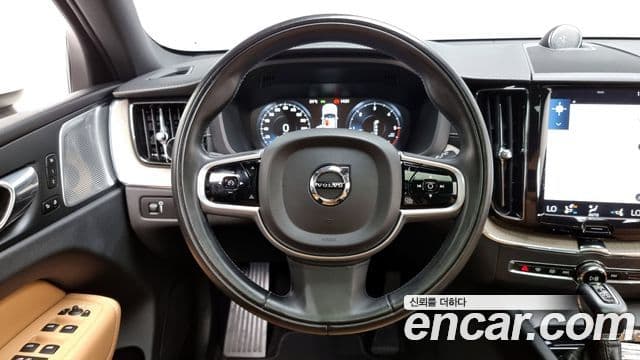 Volvo XC60 2019 — Şəkil 13/20