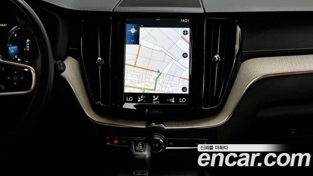 Volvo XC60 2019 — Şəkil 14/20