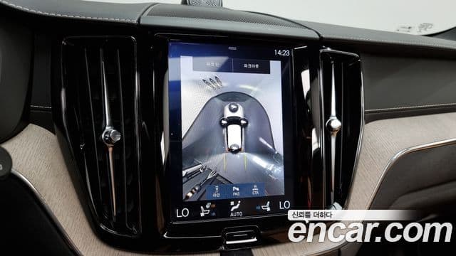 Volvo XC60 2019 — Şəkil 15/20