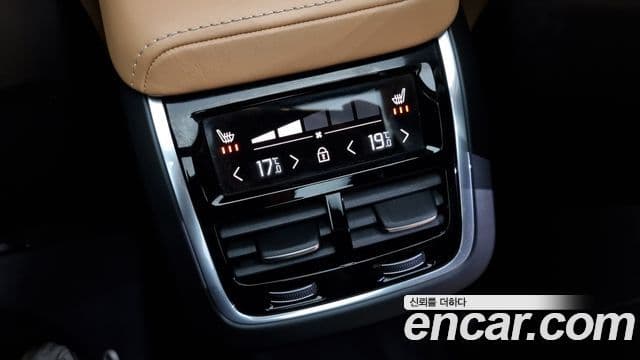 Volvo XC60 2019 — Şəkil 18/20