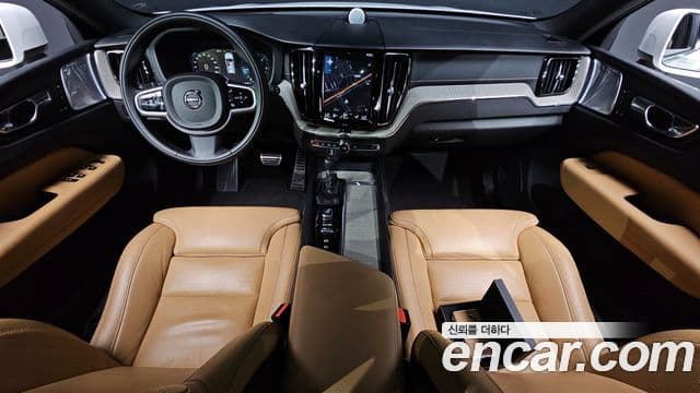Volvo XC60 2019 — Фото 7/20