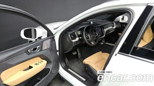 Volvo XC60 2019 — Фото 10/20
