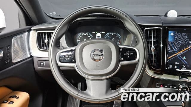 Volvo XC60 2019 — Фото 14/20