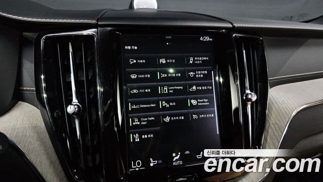 Volvo XC60 2019 — Фото 17/20
