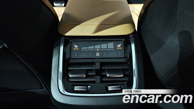 Volvo XC60 2019 — Фото 19/20