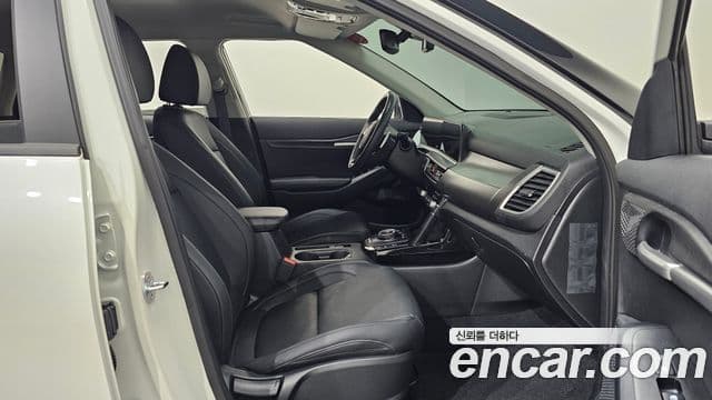 Kia Seltos 2023 — Şəkil 10/20