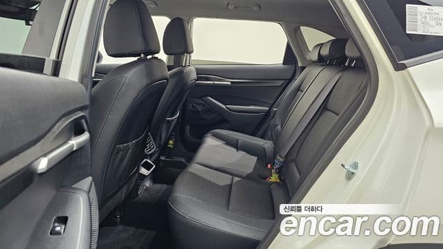 Kia Seltos 2023 — Şəkil 13/20