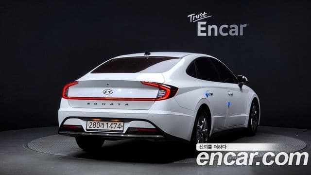 Hyundai Sonata 2019 — Фото 1/20