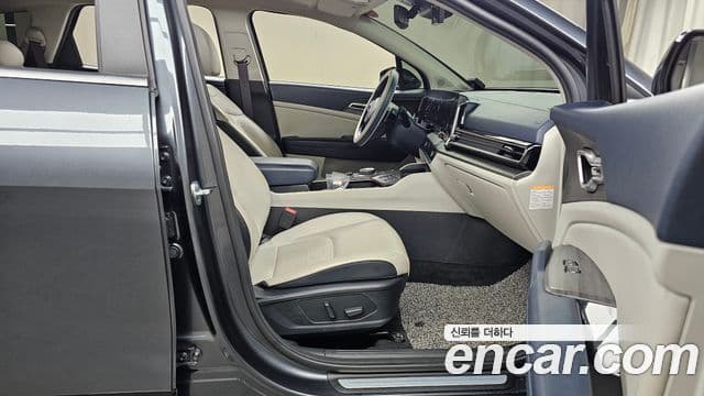 Kia Sportage 2023 — ფოტო 11/20