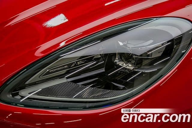 Porsche Macan 2023 — ფოტო 6/20