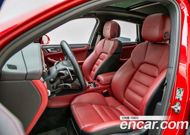 Porsche Macan 2023 — ფოტო 11/20