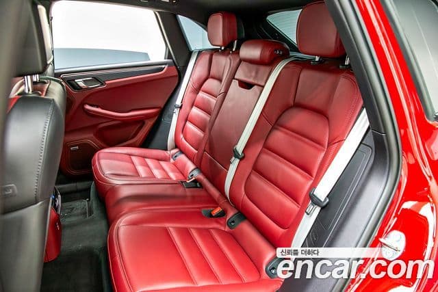 Porsche Macan 2023 — ფოტო 12/20