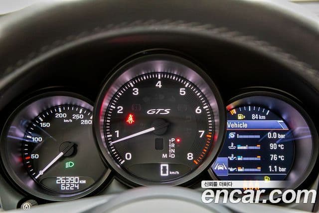 Porsche Macan 2023 — ფოტო 13/20