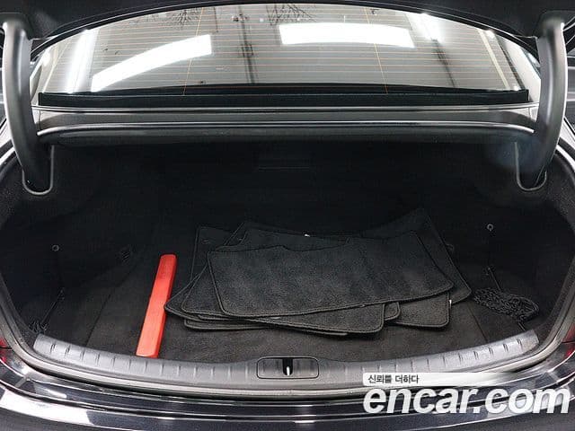 Genesis Electrified G80 2022 — Şəkil 18/20