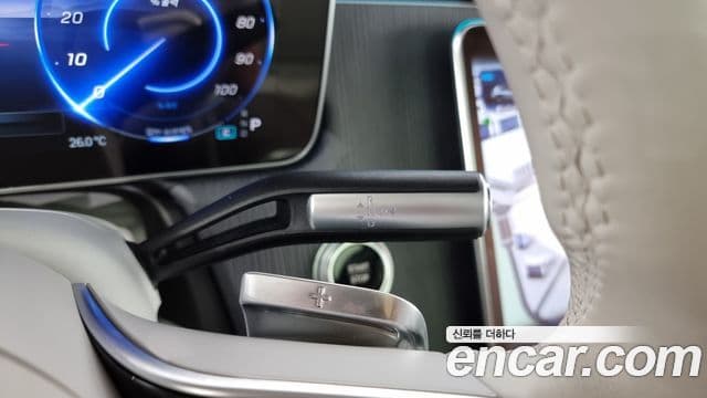 Mercedes-Benz EQS SUV 2023 — Photo 6/20