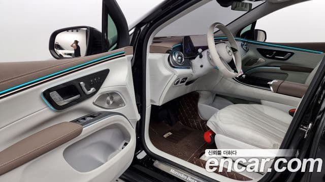Mercedes-Benz EQS SUV 2023 — Photo 16/20