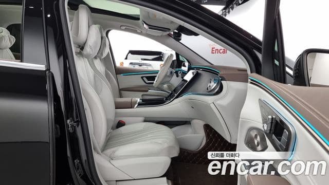 Mercedes-Benz EQS SUV 2023 — Photo 5/20