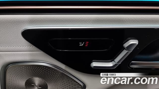 Mercedes-Benz EQS SUV 2023 — Photo 19/20