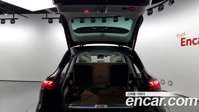 Mercedes-Benz EQS SUV 2023 — Photo 7/20