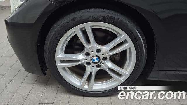 BMW 3 Series 2018 — ფოტო 12/20