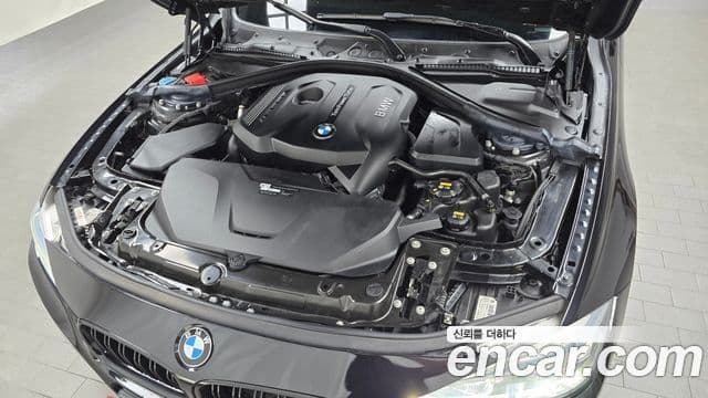 BMW 3 Series 2018 — ფოტო 1/20