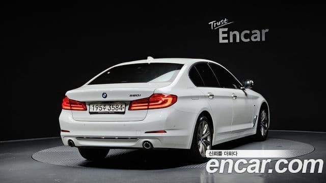 BMW 5 Series 2018 — Фото 2/20