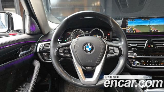 BMW 5 Series 2018 — Фото 13/20
