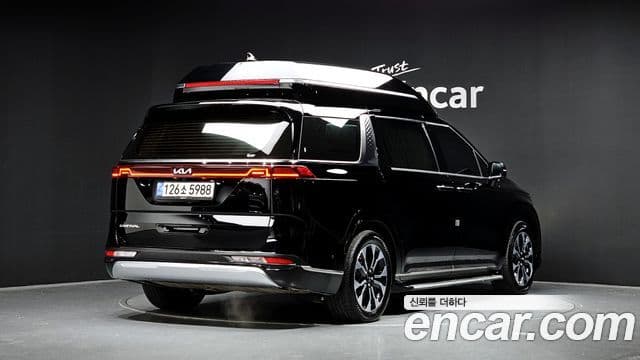 Kia Carnival 2021 — ფოტო 2/20