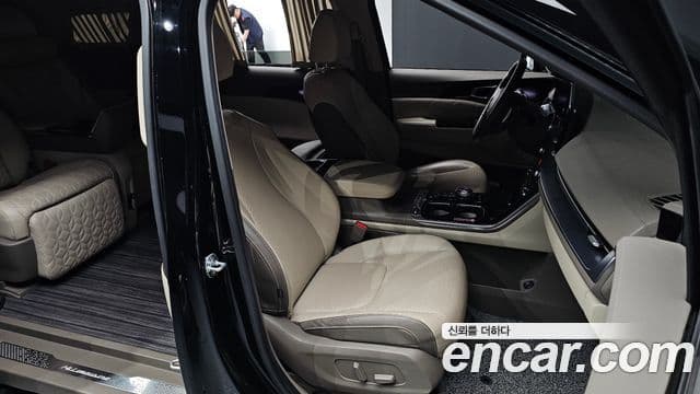 Kia Carnival 2021 — ფოტო 10/20
