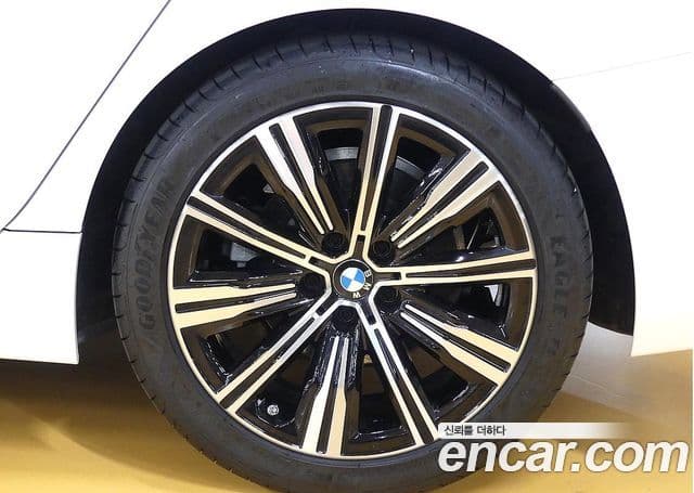 BMW 3 Series 2025 — Photo 14/20