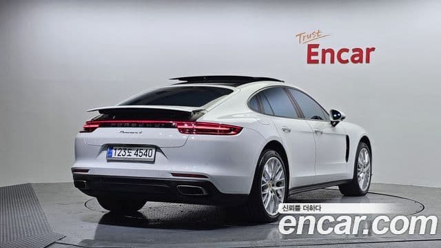 Porsche Panamera 2020 — ფოტო 2/20