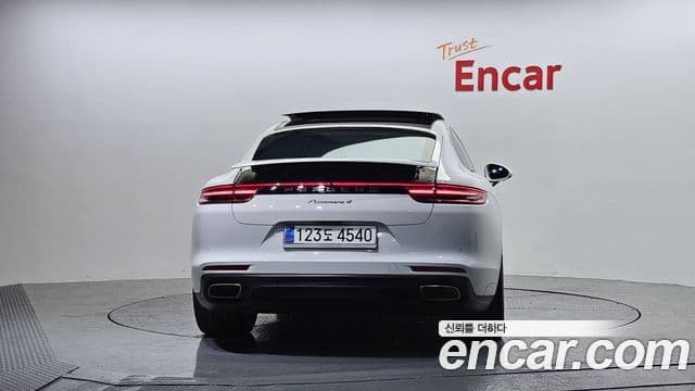 Porsche Panamera 2020 — ფოტო 4/20