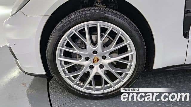 Porsche Panamera 2020 — ფოტო 5/20