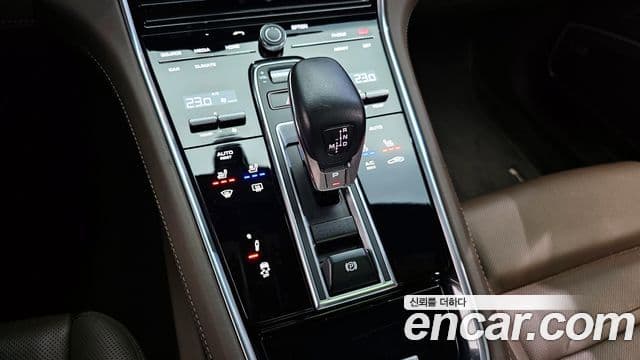 Porsche Panamera 2020 — ფოტო 9/20